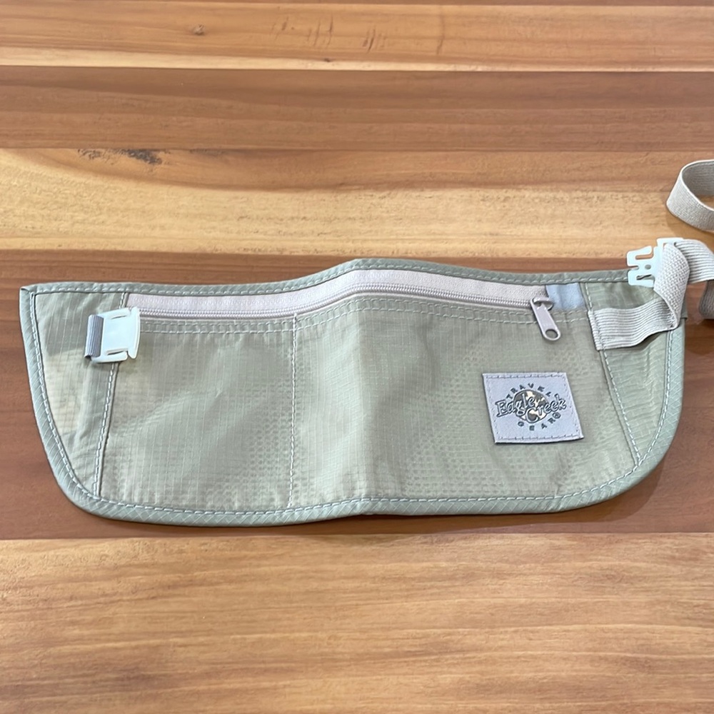 Eagle Creek Undercover Hidden Pocket - Travel Money Belt for Men and Women